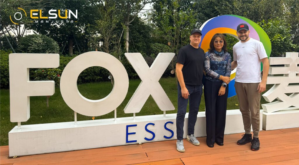 komandos nariai Justas ir Gediminas vizito metu FoxESS gamykloje Wenzhou mieste, Kinijoje